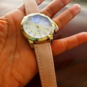 NEW WATCH. Quartiz  ELEGANT